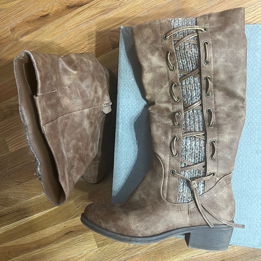 Women’s Maurice’s Zip Up Boots Size 6